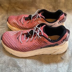HOKA Rincon-Women’s size 8 (Eur 40)